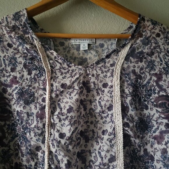 LA Threads Boho Floral Embroidered Peasant Top Flared Sleeves Hi Low Hem Size M - Picture 4 of 13